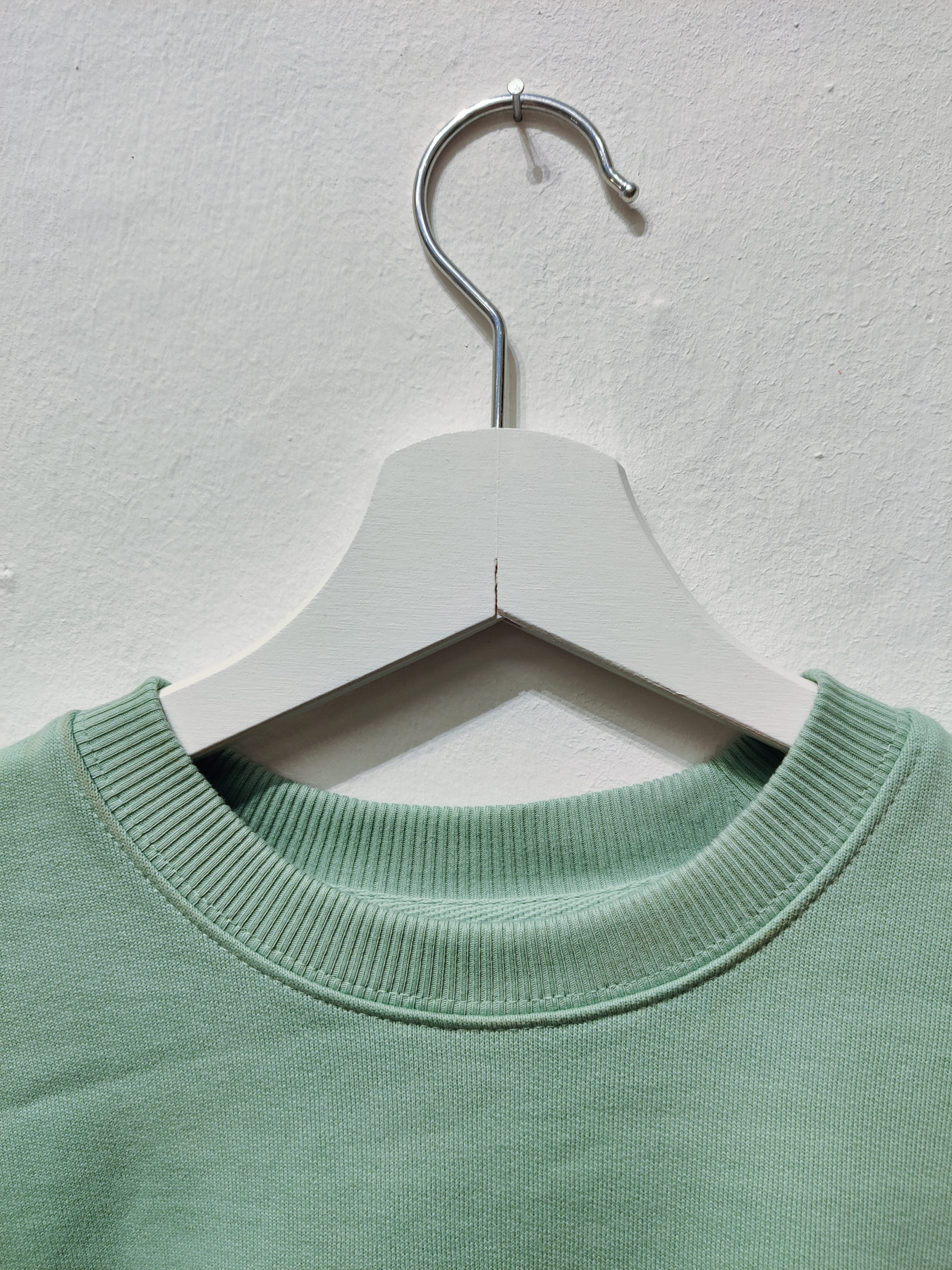 7thereefsweater-neck